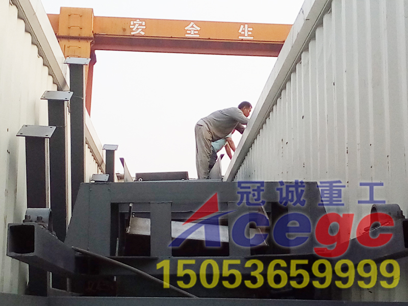 挖斗式淘金船集装箱装箱