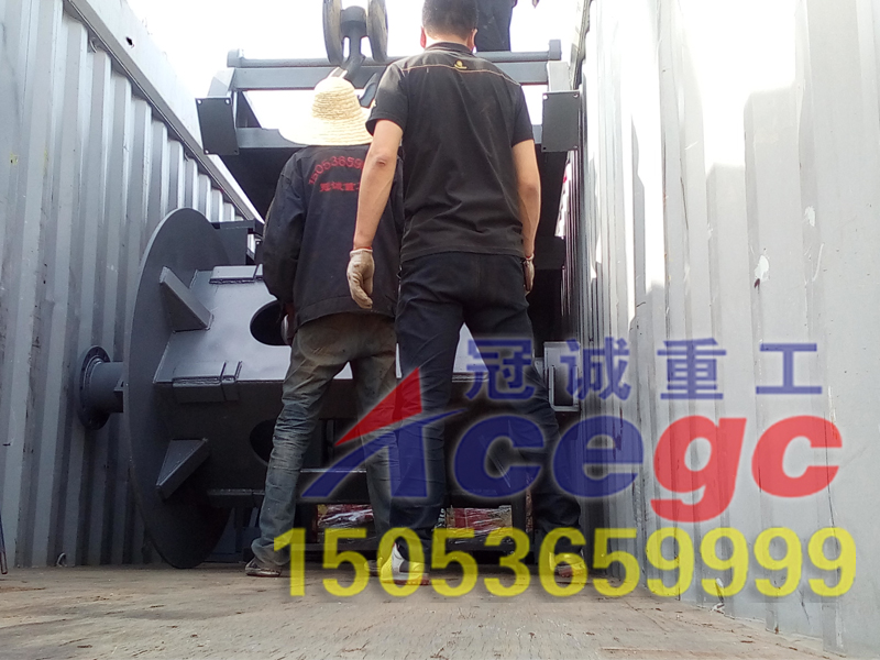 挖斗式淘金船集装箱装箱